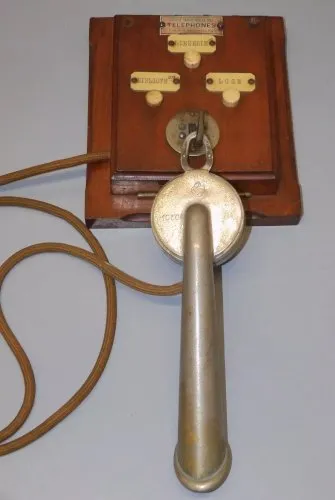 - TELEPHONE MURAL de CONCIERGE CORNET de MAISON de MAITRE COLLECTION déco D