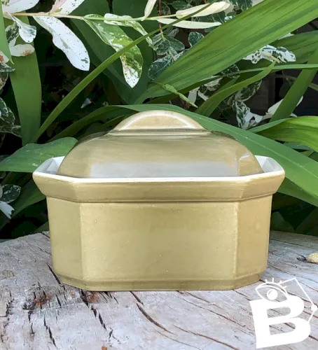 Terrine verte kaki en céramique
