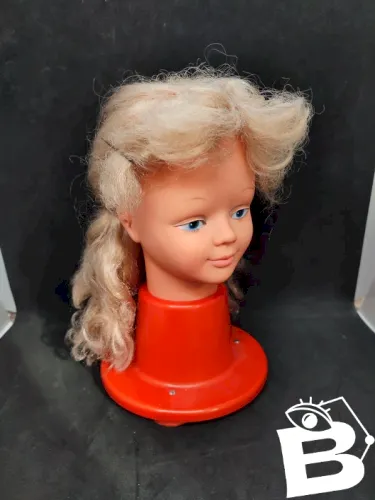 tete a coiffer et acessoires vintage Sebino italie en bon etat