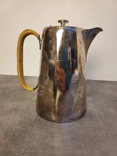 THEIERE EN METAL ARGENTE ET TRESSAGE DE CANNAGE DE LA MARQUE HJ LINTON PARIS