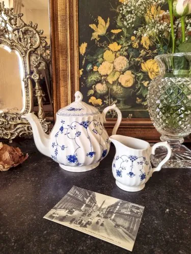 Théière et pot à lait Churchill, Finlandia