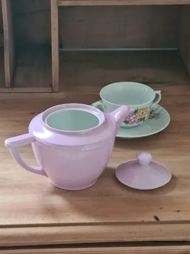 Théière rose dragée porcelaine de Limoges Thé, café ou petit cacao