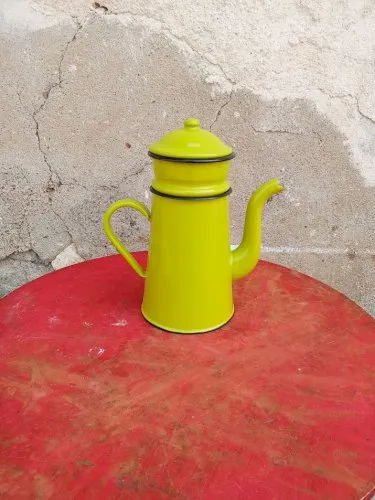 Théière verte émaillée