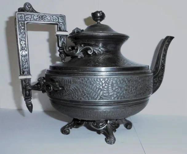 THÉIÈRE VICTORIENNE MANUFACTURES SHEFFIELD EN MÉTAL ARGENTÉ FIN XIXÈME