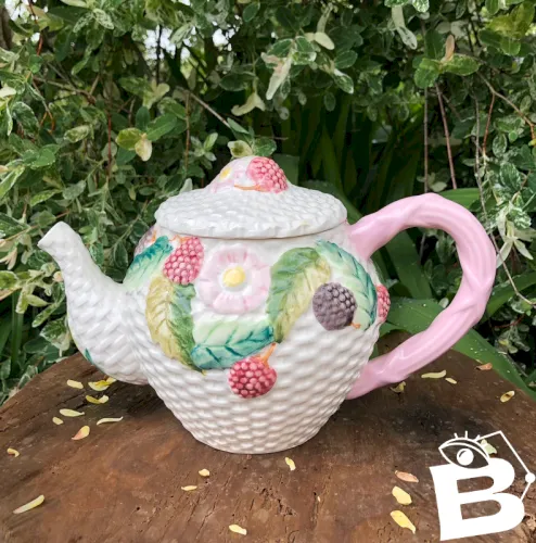 Théière vintage en Barbotine