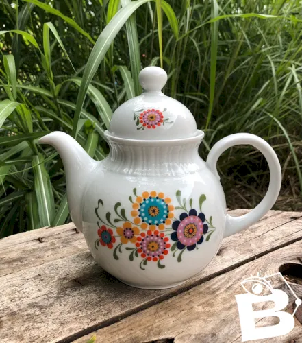 Théière vintage en porcelaine Bavaria modèle Dolly