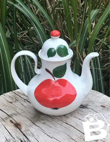 Théière vintage en porcelaine Bavaria motif pomme ?