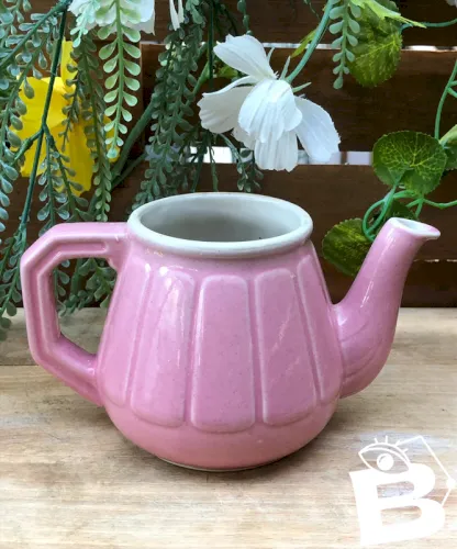 Théière vintage rose sans couvercle