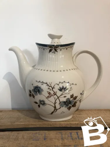 Théière vintage Royal Doulton