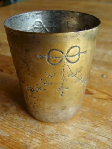 Timbale ancienne en argenterie patine dorée, fin XIXème