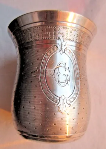 Timbale Art Nouveau, métal argenté guilloché, monogramme C G, signé JL LONDE 5