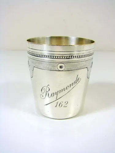 Timbale Métal Argenté Art Déco Décor Repoussé Fleurs Signée Raymonde Poinçon SMF