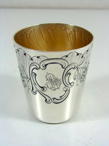 Timbale Métal Argenté XX° Décor Gravé Louis XV Médaillon Monogramme Poinçon SFAM