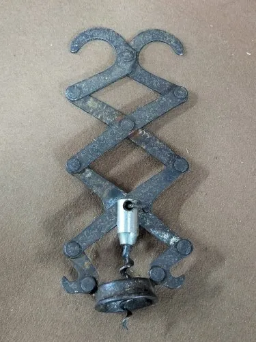 TIRE BOUCHON EN METAL ANCIEN