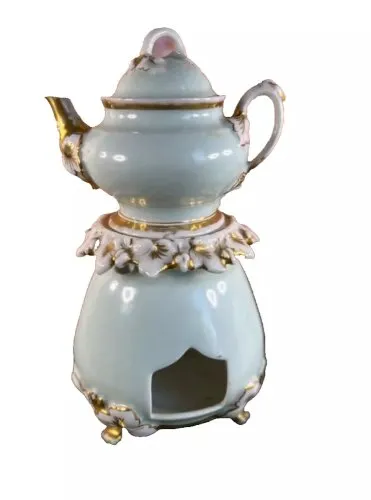 Tisanière en porcelaine émaillée vert tendre – Décor feuilles de vigne et raisin