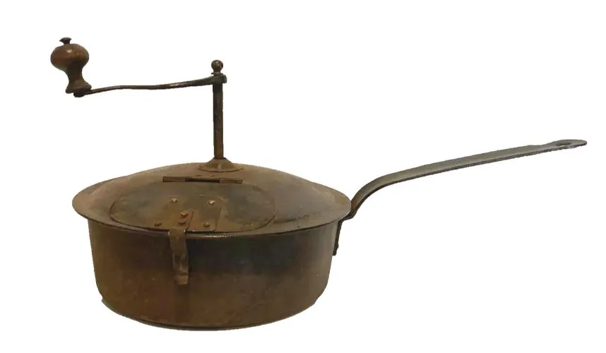 Torréfacteur ménager en métal forgé XX siècle