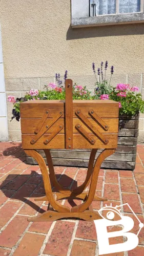 Travailleuse en bois