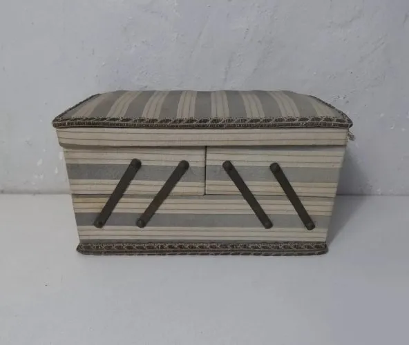 travailleuse en tissu cousette couture vintage