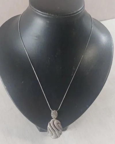 Très beau collier avec pendentif pierres strass / zircon , en argent massif