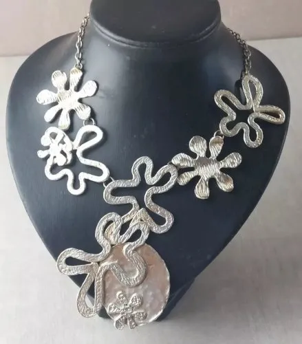 Très beau collier, en métal argenté, Dolce Vita, vintage