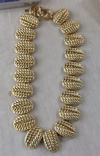 Très beau collier en métal doré moderne