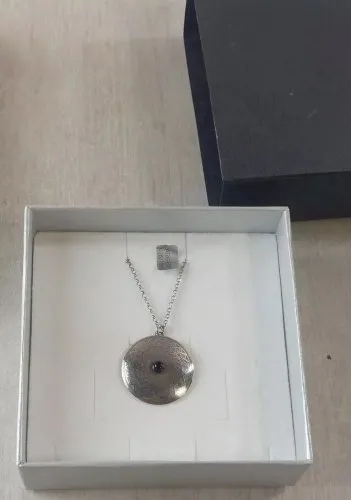 Très beau collier + pendentif, en argent massif, bouclier médieval / Odeline