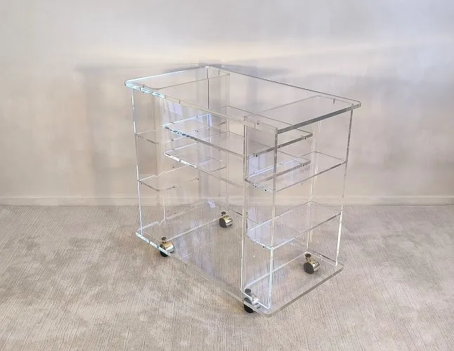 Très beau meuble TV-multimédia transparent signé Les Invisibles De Marais en superbe état