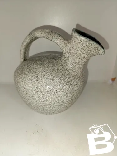 tres beau pichet / verseuse accolay blanc grain noir en bon etat