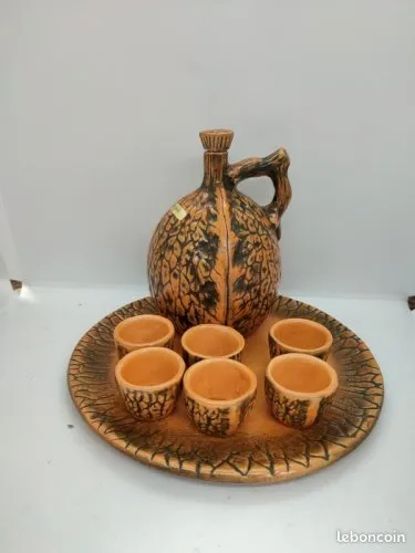 Tres beau service à liqueur avec assiette, 6 verres et bouteille signé Bruno Dose(made in chiner)