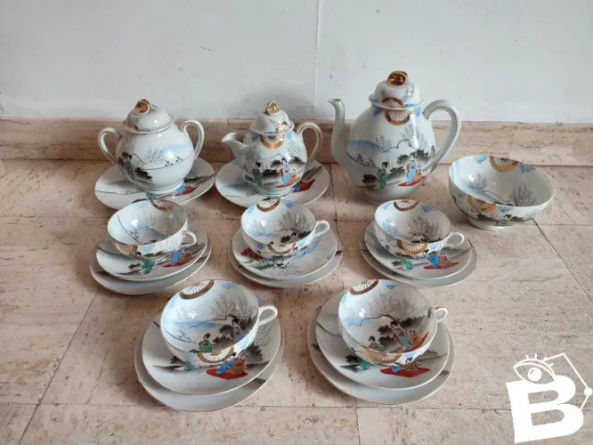 Très beau service a the japonais pour 5 personnes en bel etat