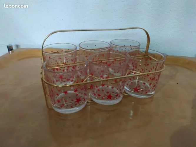 Tres beau service pour 6 verres doré vintage en bel etat