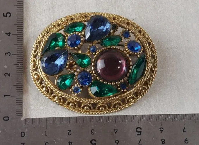 Très belle ancienne broche, en métal doré, style Gripoix, Sphinx