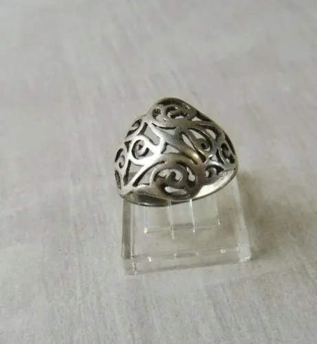 Très belle bague décor filigrane, en argent 925, vintage