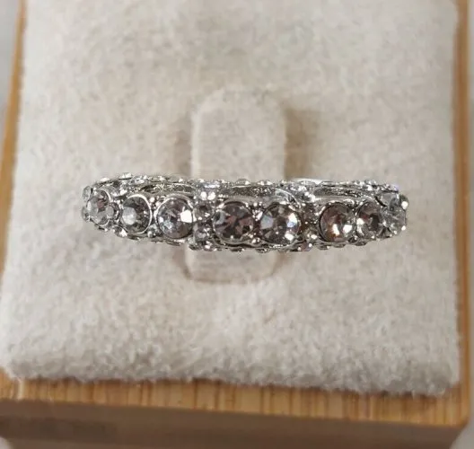 Très belle bague, pierre zircon / strass, en argent massif