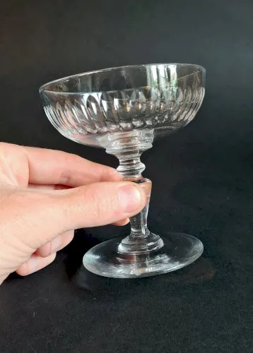 Très belle coupe a champagne en cristal taillé Baccarat - Modèle Jeux d'Orgues - Début XXième