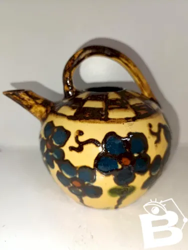 tres belle theiere signée jeanne charvier à annecy en bon etat