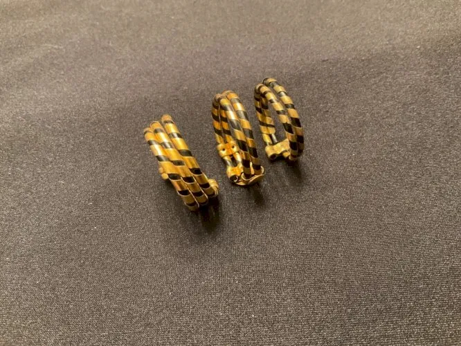 Trois bagues de couleur or matière naturelle (taille 50,53 et 54)