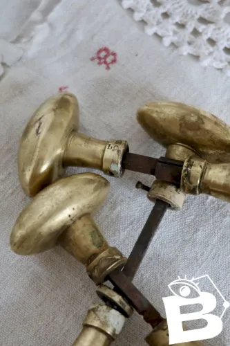 Trois poignées de porte vintage laiton massif