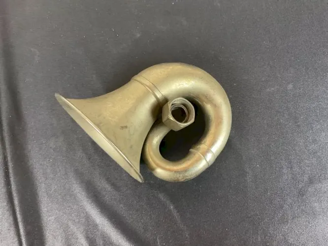 Trompette , classons pour JOUET ANCIEN MACHINE A VAPEUR EN TOLE