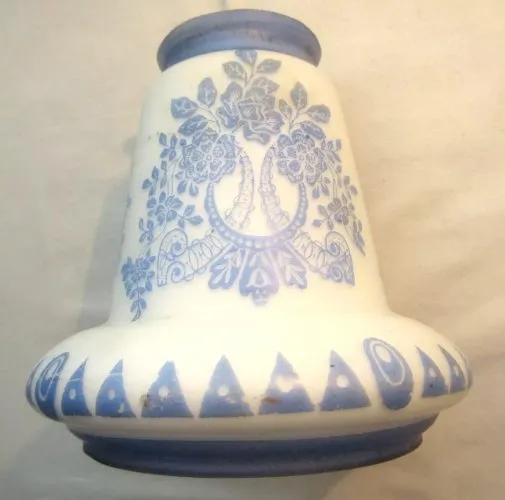 Tulipe Art Déco, fine opaline blanche au décor bleu