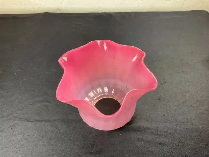 Tulipe de LAMPE à PETROLE rose , baccarat, Clichy