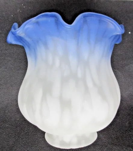 Tulipe de lampe, verre bicolore nervuré bleu et blanc, fleur à 8 pétales