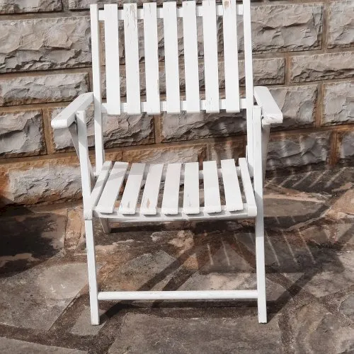 un fauteuil vintage bois et blanc