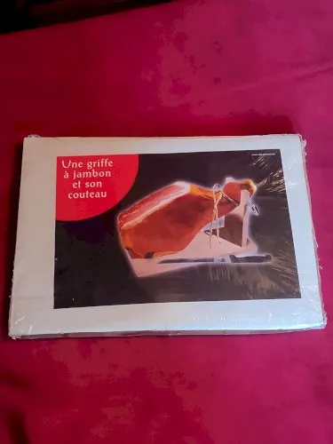 Une griffe à jambon et son couteau neufs