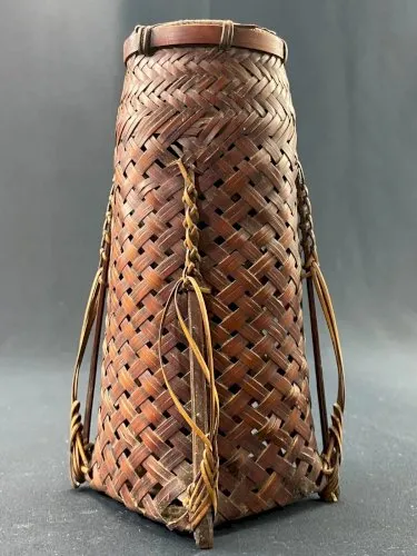 Vase Hanakago en bambou tressé pour l'Ikebana Japon fin XIXe