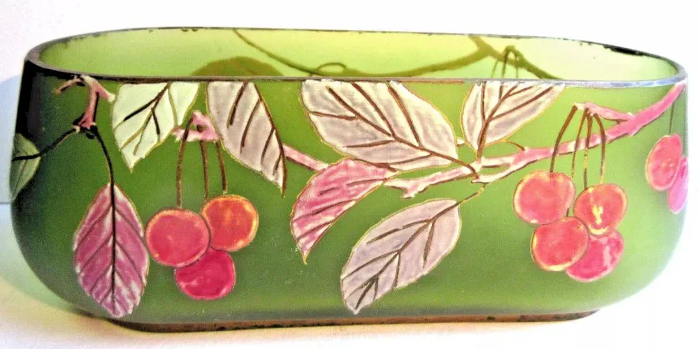 VASE JARDINIERE OVALE ART NOUVEAU, VERRE VERT EMAILLE LEGRAS: Les CERISES