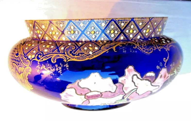 Vase jardinière publicitaire: La Confiance, verre bleu cobalt émaillé danémones