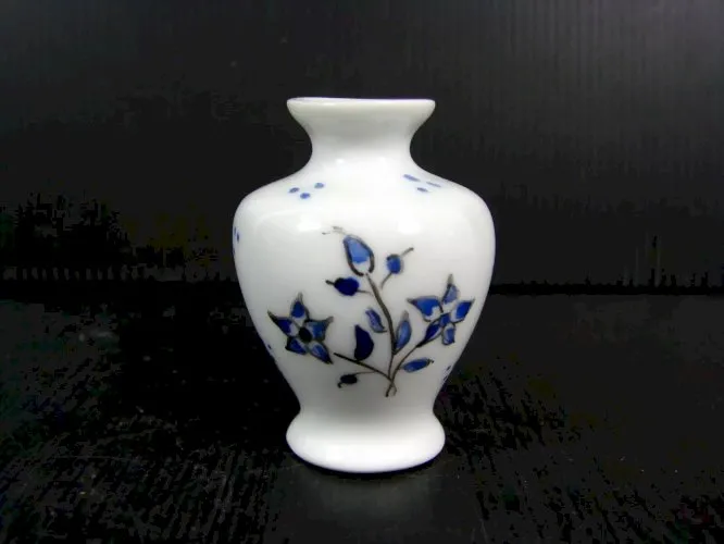 Vase Miniature Porcelaine Peinte Décor Fleurs Signé Ch D 1990