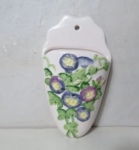 vase mural bouquetière barbotine volubilis faience vintage