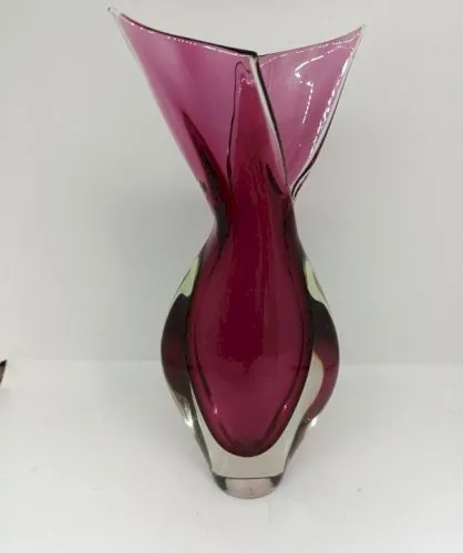 Vase murano sommerso rouge forme original en bon etat (made in chiner)